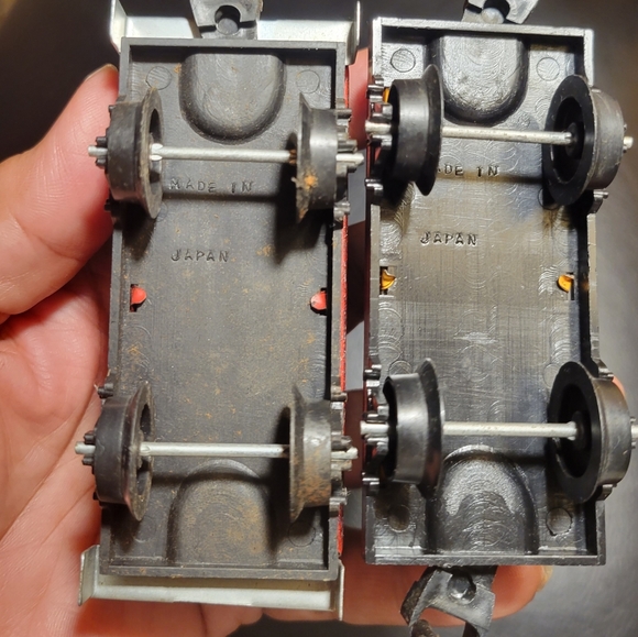 Vintage 2 Tin Litho Train Set  Red Caboose & Shell Tanker Car - Picture 10 of 10